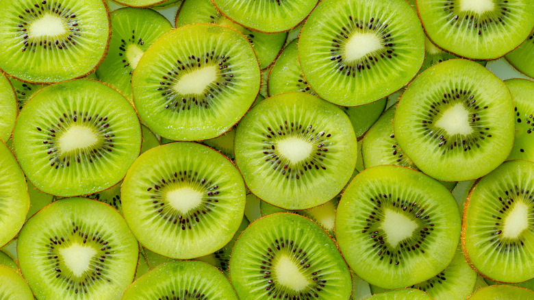 Kiwi slices