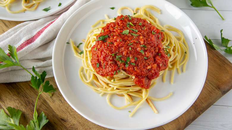 spaghetti marinara with green garnish