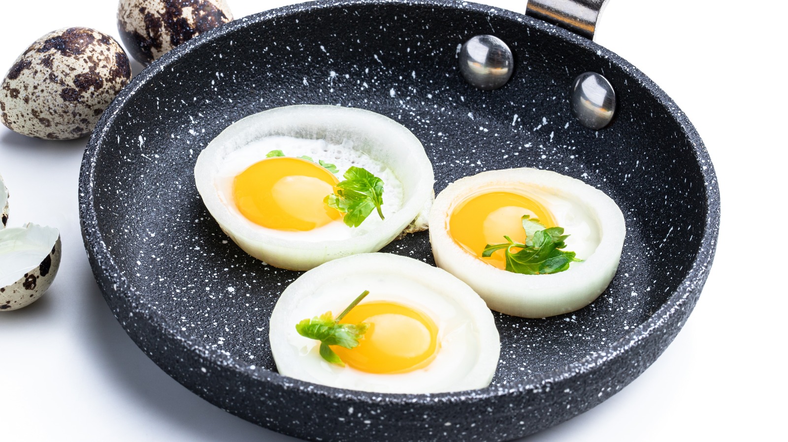 For A More Flavorful Breakfast, Make Eggs Inside Of Onion Rings