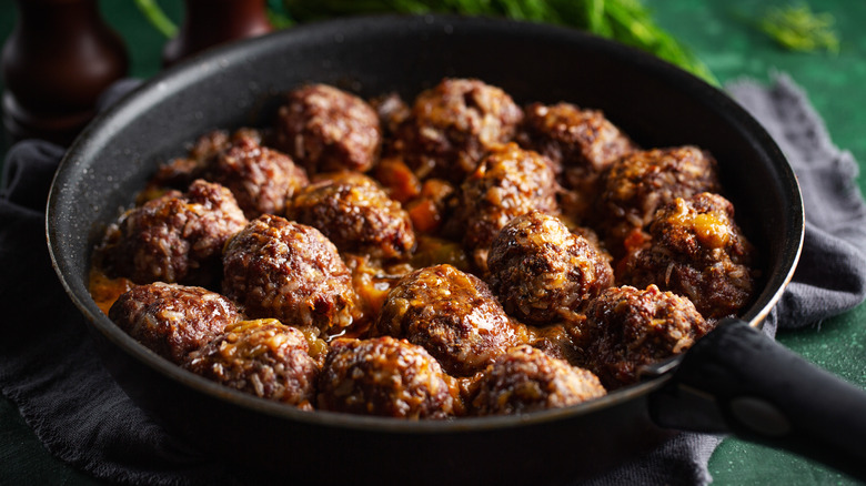 meatballs in frying pan