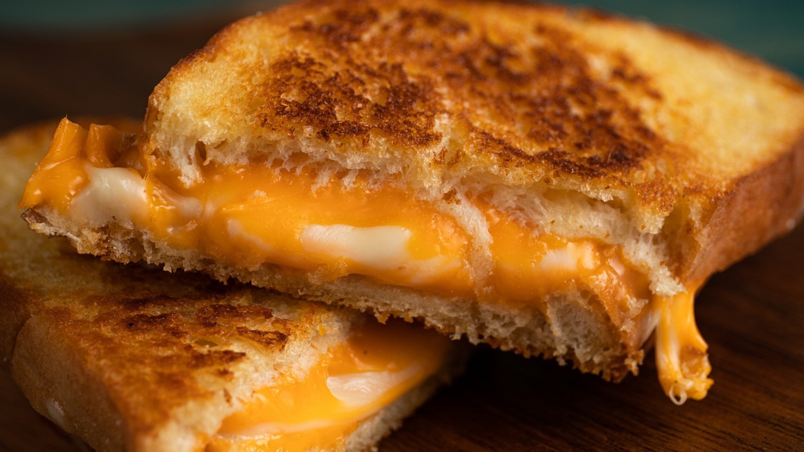 For The Most Satisfying Grilled Cheese Pull, Add Mayonnaise