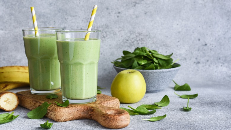 Green smoothies and ingredients