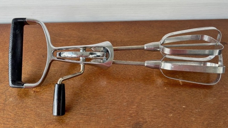 metal hand-crank beater