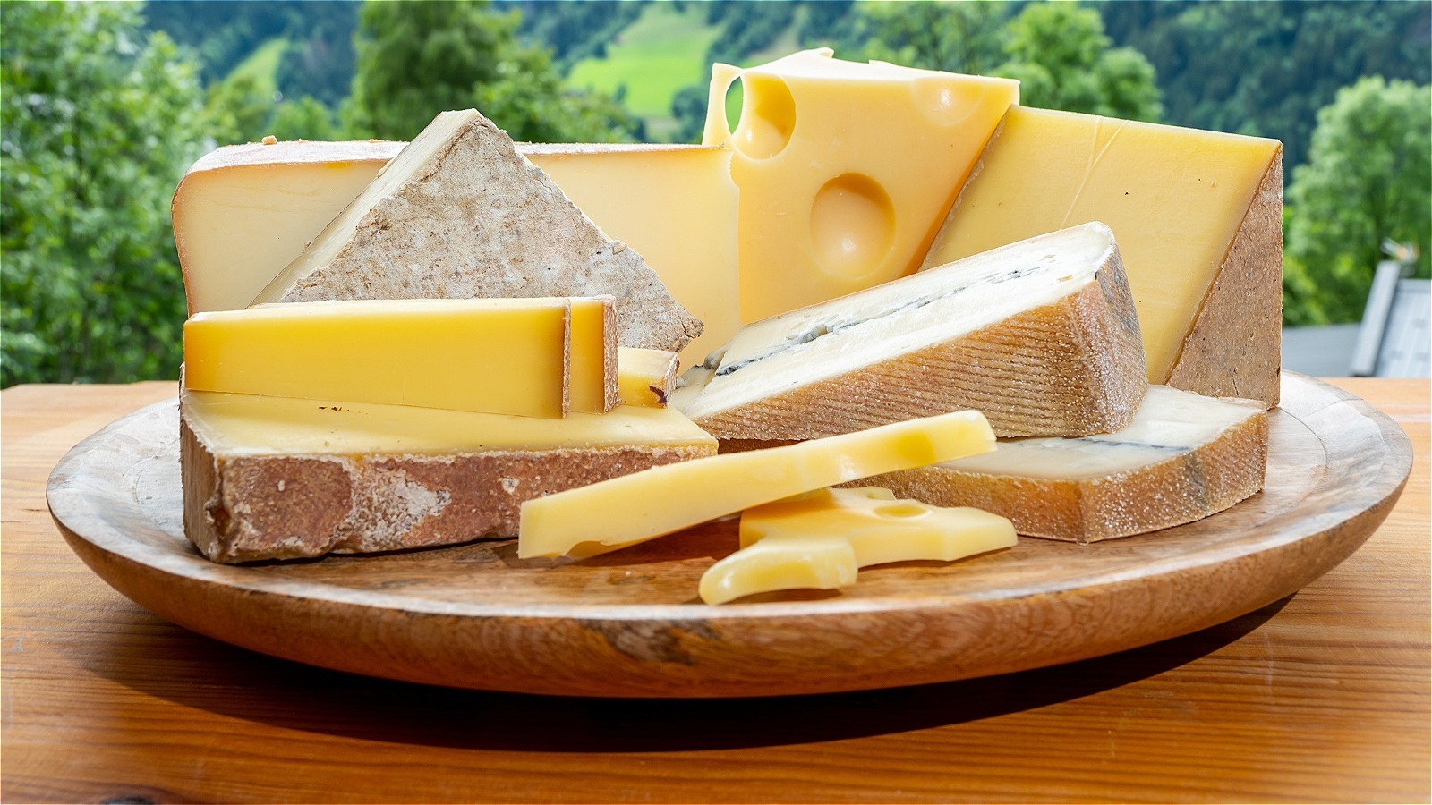 france-is-home-to-more-than-1-200-cheeses-literally