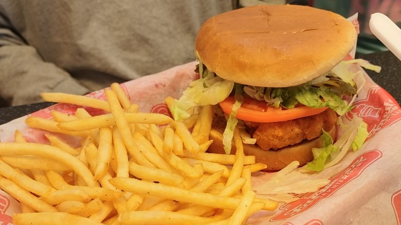 freddy's chicken sandwich with fries