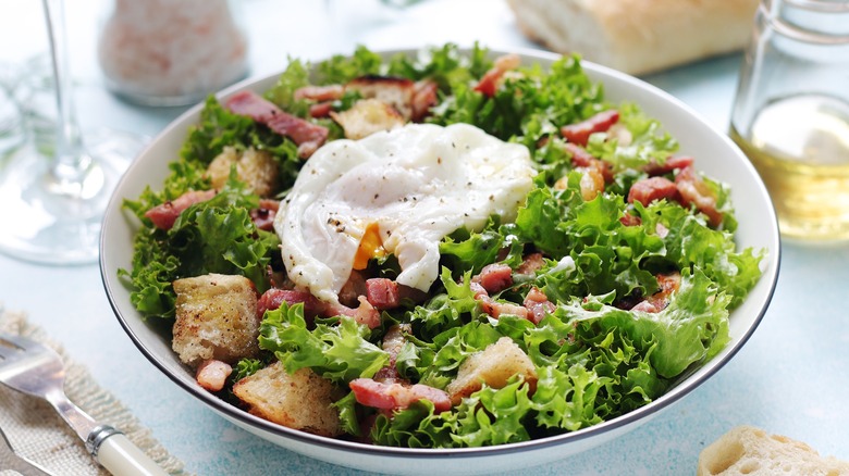 Bowl of salade Lyonnaise