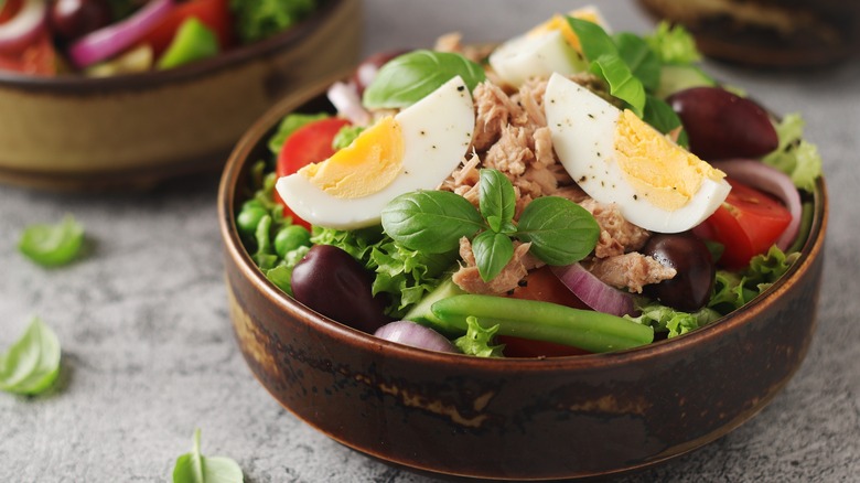 Bowl of salade Niçoise