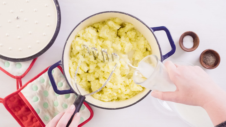 making mashed potatoes