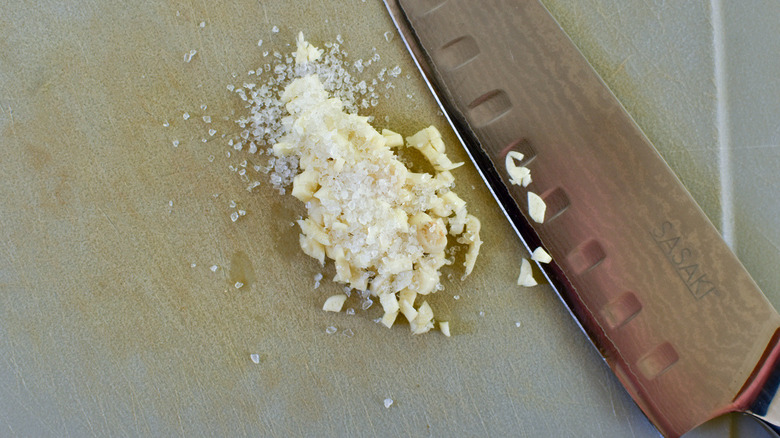 chopped garlic with knife