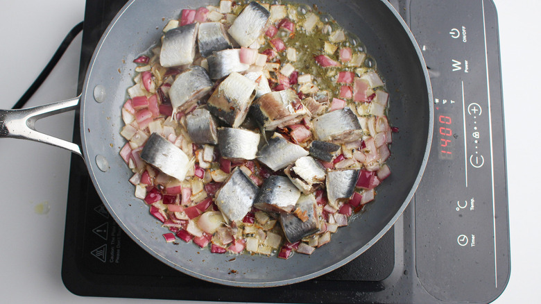 Sardines and onions in cooking oil