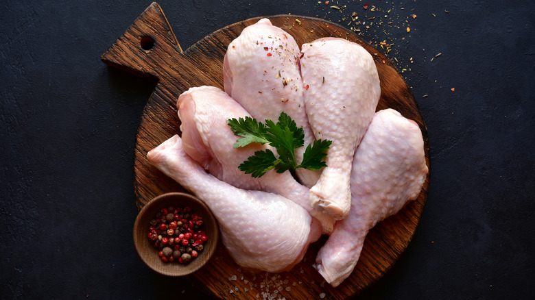 raw chicken drumsticks