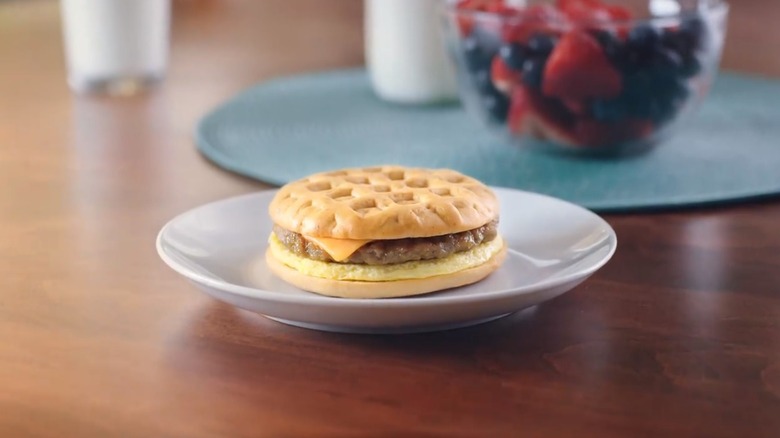 Kellogg's Eggo Sausage, Egg, and Cheese Breakfast Sandwiches 