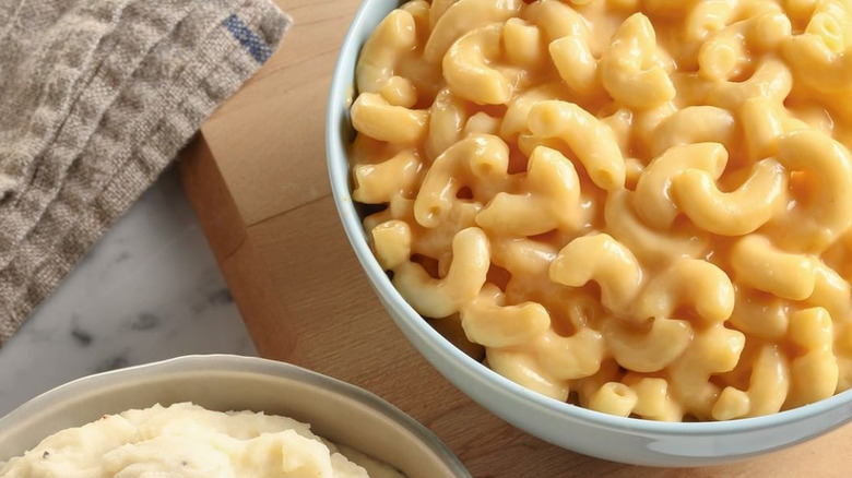 bowl of bob evans mac and cheese