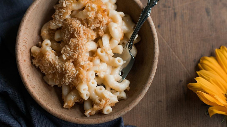 rustic bowl of macaroni and cheese with breadcrumbs on top