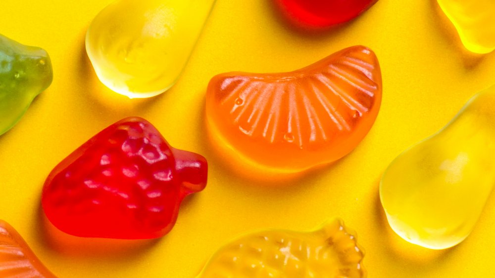 Gummy fruit snacks 