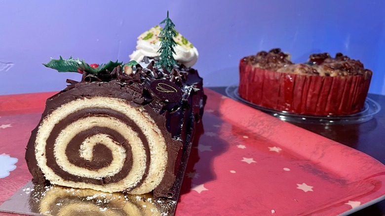 Yule log on tray