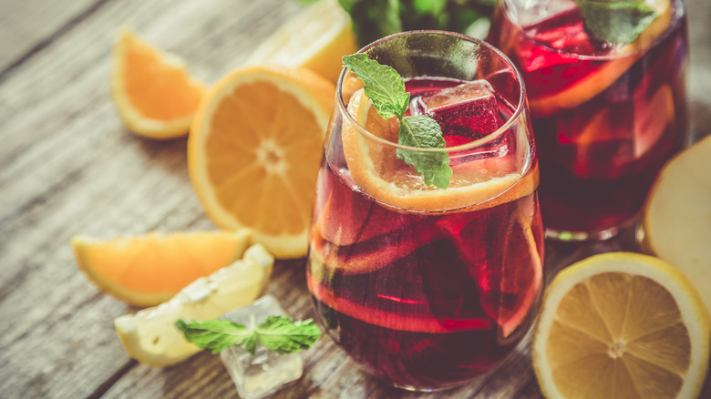 8 Fruits You Should And 4 Fruits You Shouldn't Use In Sangria