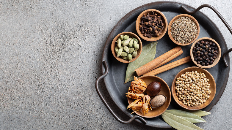 spices for making garam masala