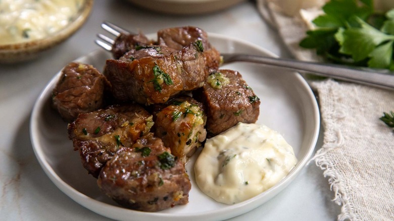 steak bites with dipping sauce