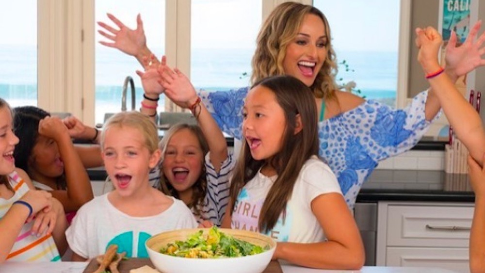 Giada De Laurentiis prepares recipe with daughter and friends