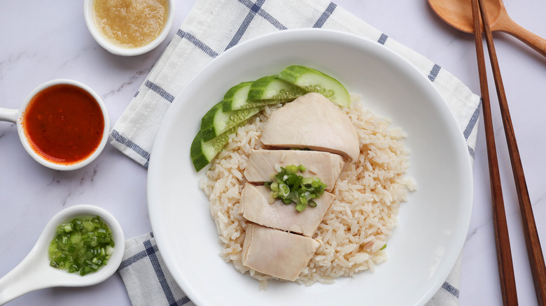 Hainanese chicken rice with sauces