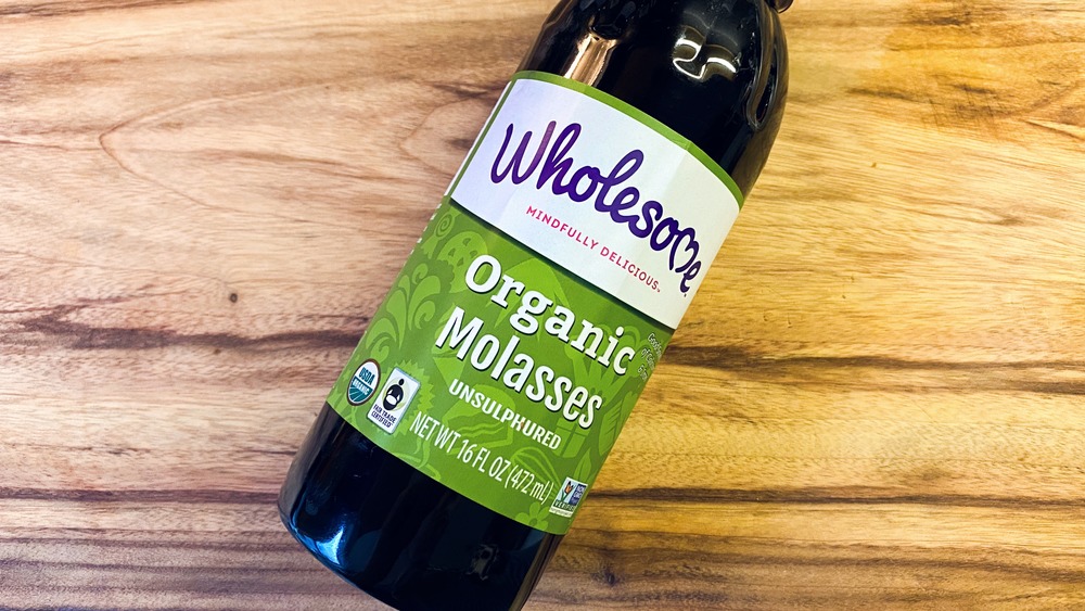 Molasses for gingerbread cookies