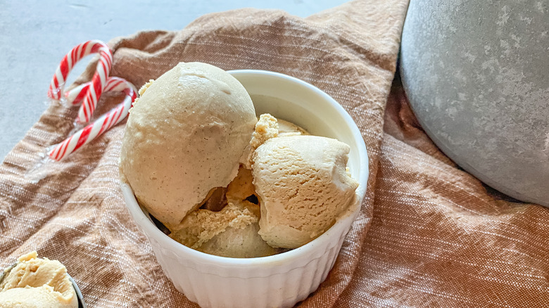 gingerbread ice cream scoop