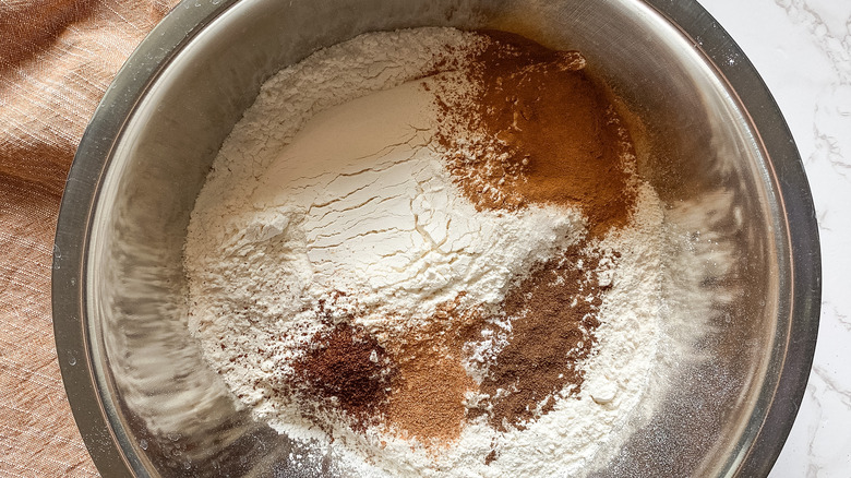 dry ingredients gingerbread cookies