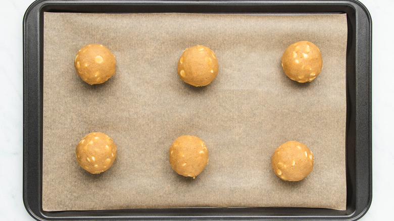 Cookie dough balls on baking sheet