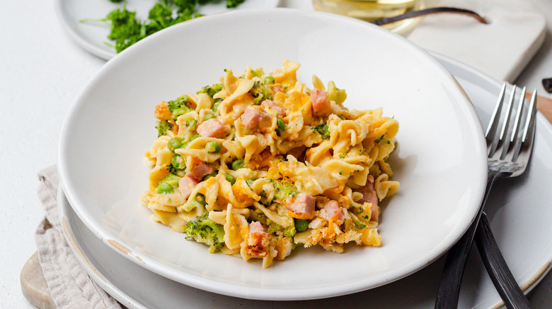 Noodles with broccoli and ham