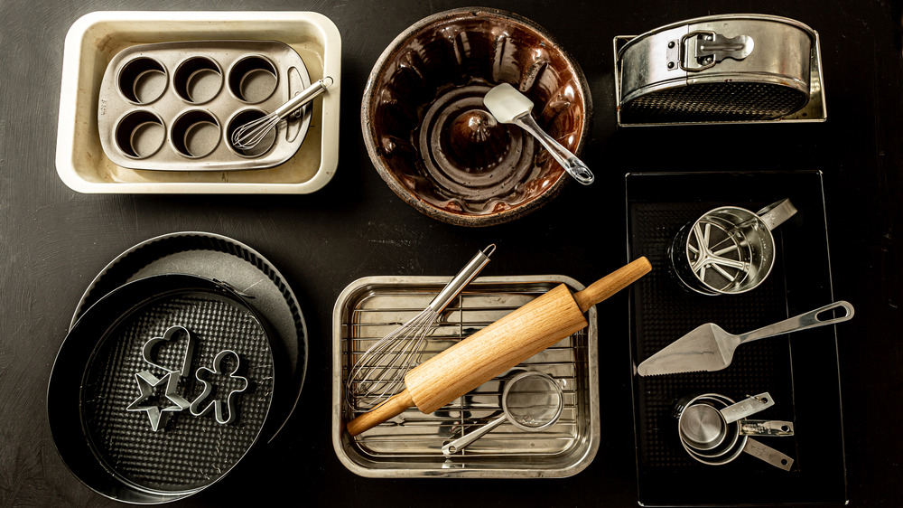 Assortment of metal bakeware