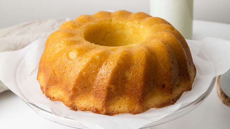 Finish and serve your bundt cake