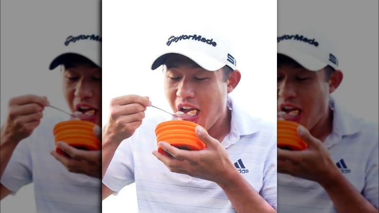 collin morikawa eating cereal