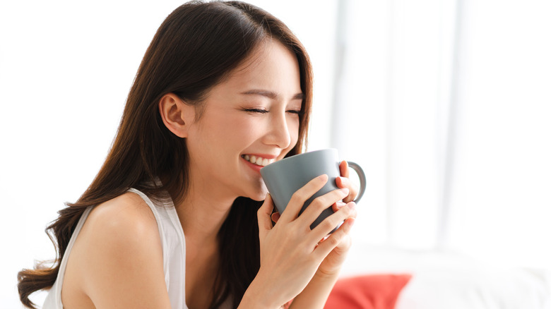 woman drinking coffee