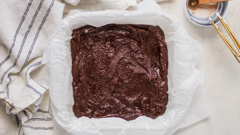 Baking pan with brownie batter