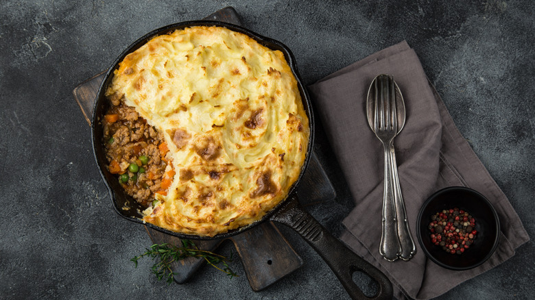 Shepherd's pie in cast iron pan 