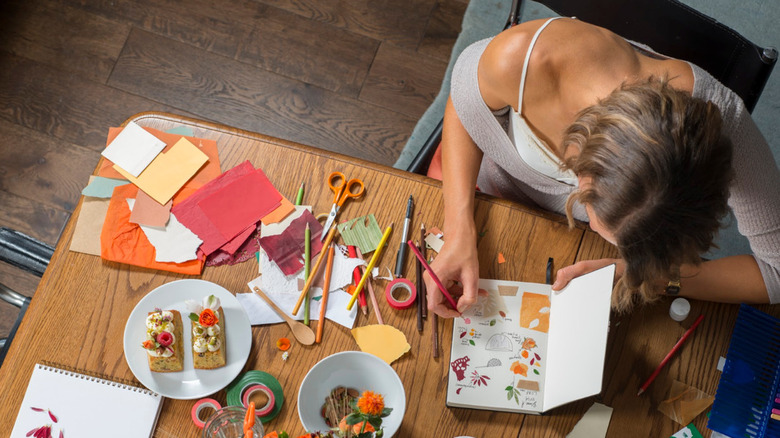 Frances Quinn sketching