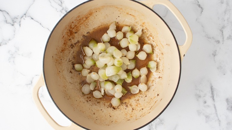 pearl onions in dutch oven