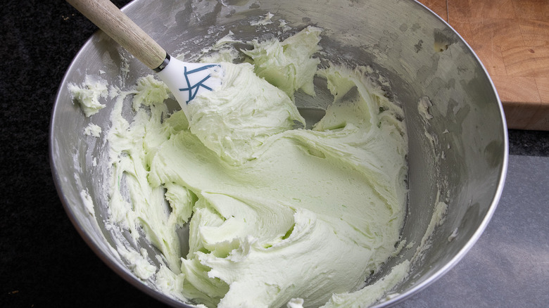 buttercream frosting in bowl 