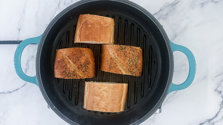 bread slices on grill pan