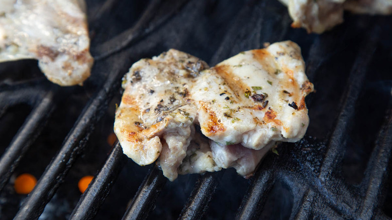 cooked chicken thighs on grill