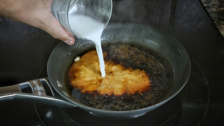 pouring starch slurry into cooking glaze