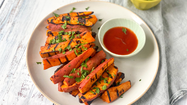 sweet potatoes on plate, ketchup