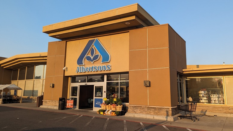 Albertson's store front