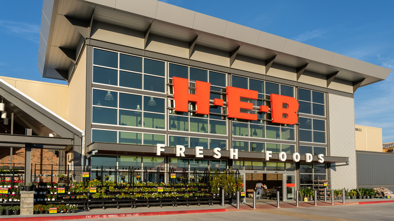 Exterior of H-E-B