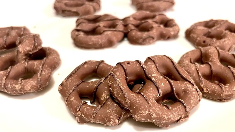 hershey's dipped pretzels