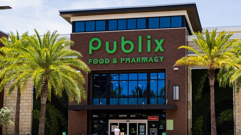 Exterior of Publix store and palm trees