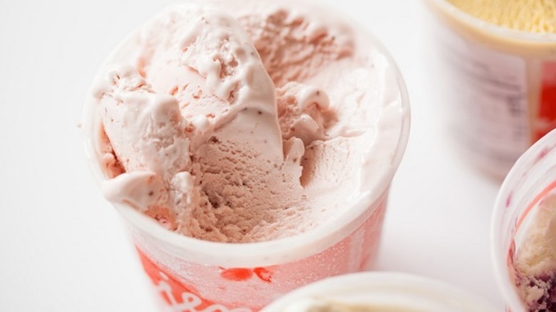 Jeni's strawberry ice cream pint