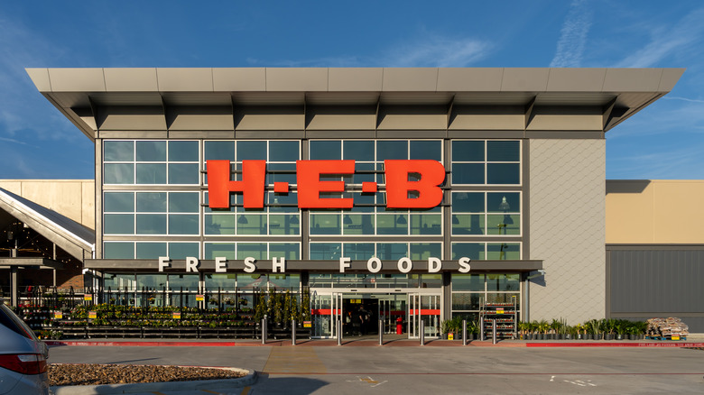 HEB store exterior