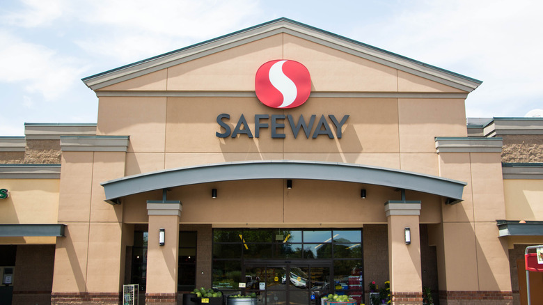 Safeway exterior